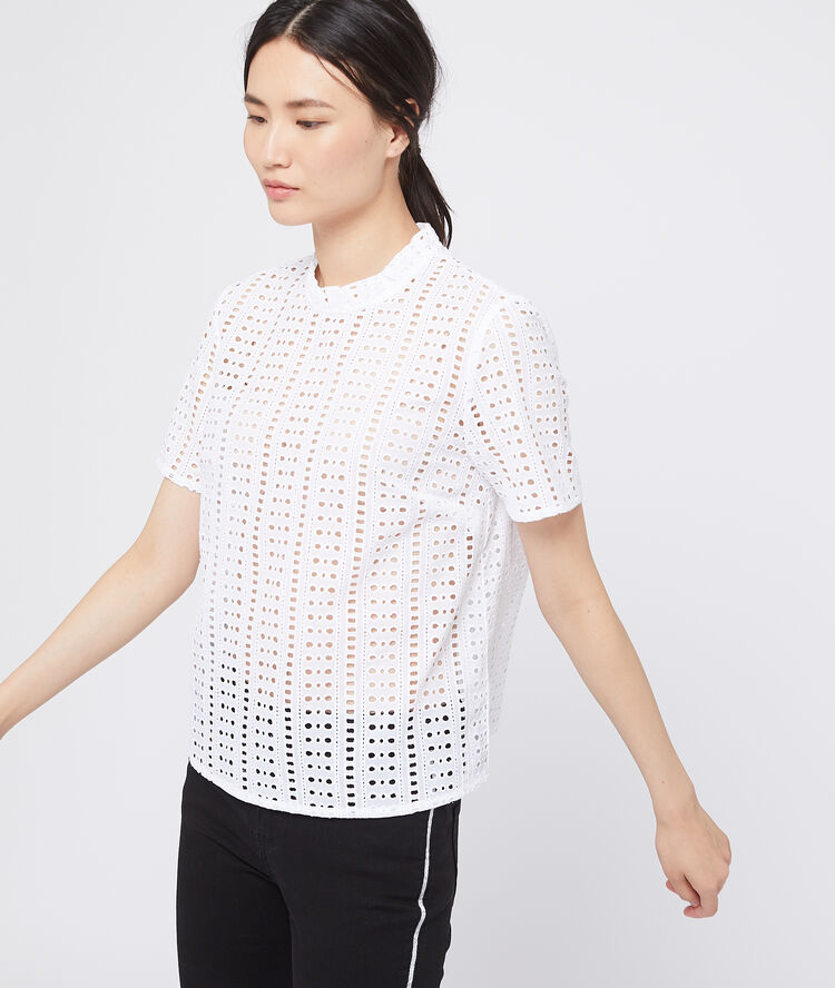 Blouse ajourée en guipure ecru.