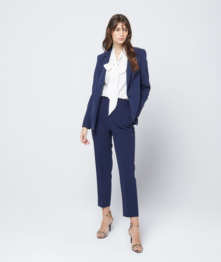 Veste de tailleur marine.