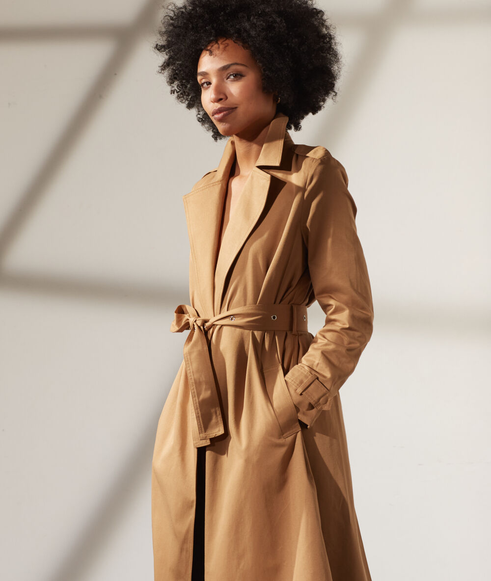 Trench avec ceinture camel.