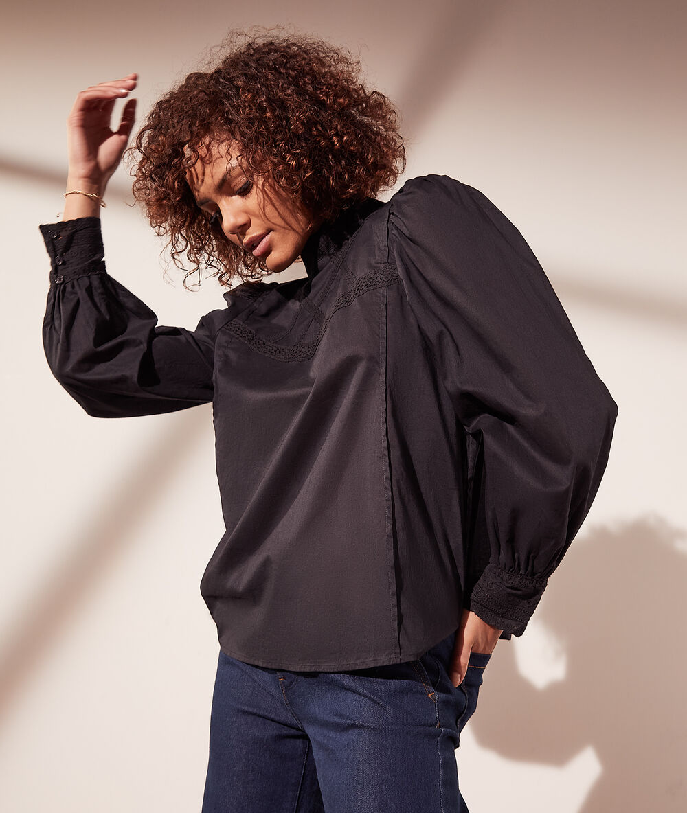 Blouse manches ballon noir.