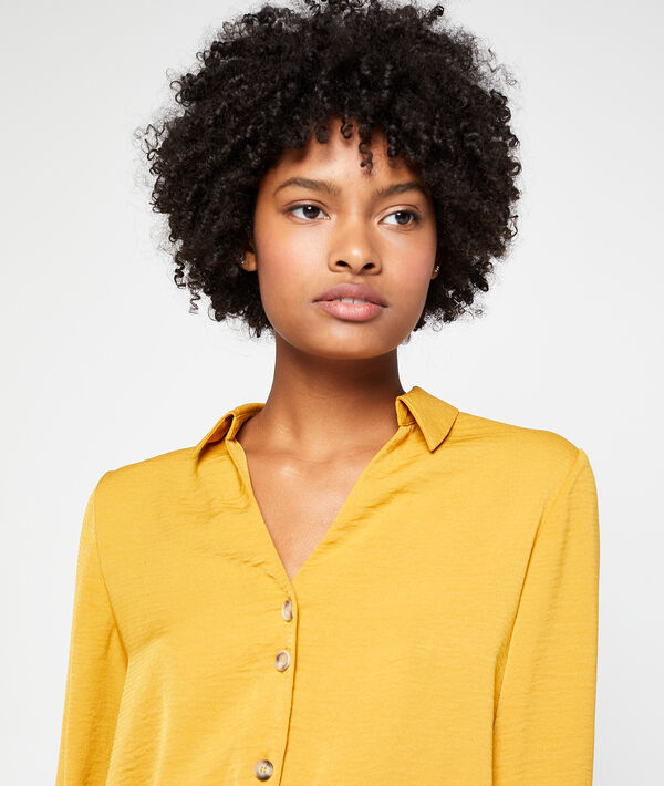 Blouse à col chemisier et boutons Blouse à col chemisier et boutons
