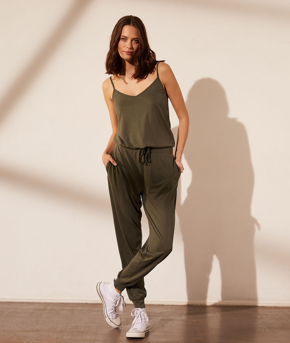Pantalon jogger kaki clair.