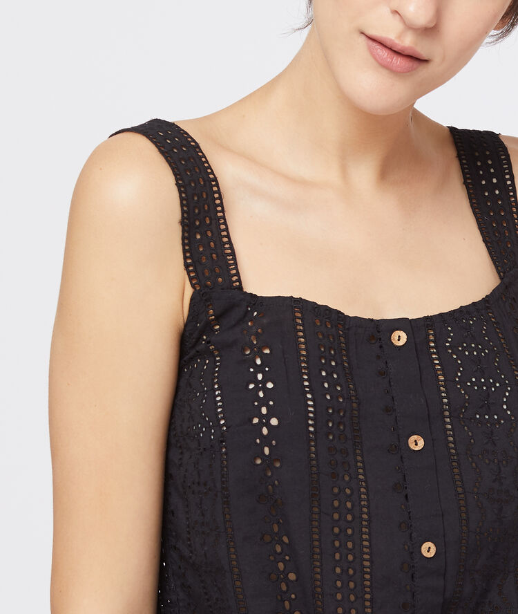 Top à broderie anglaise noir.
