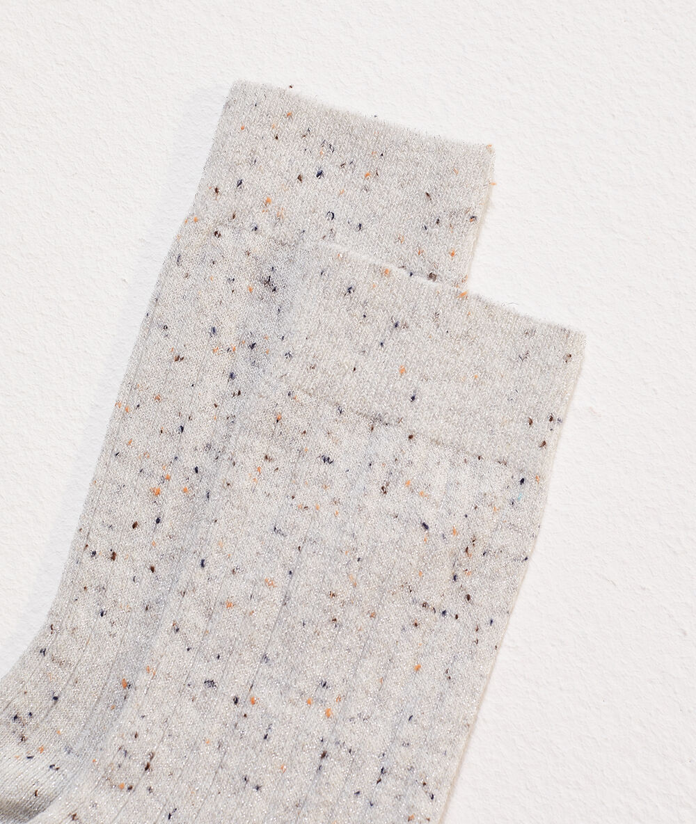 Chaussettes à fils colorés gris chine clair.