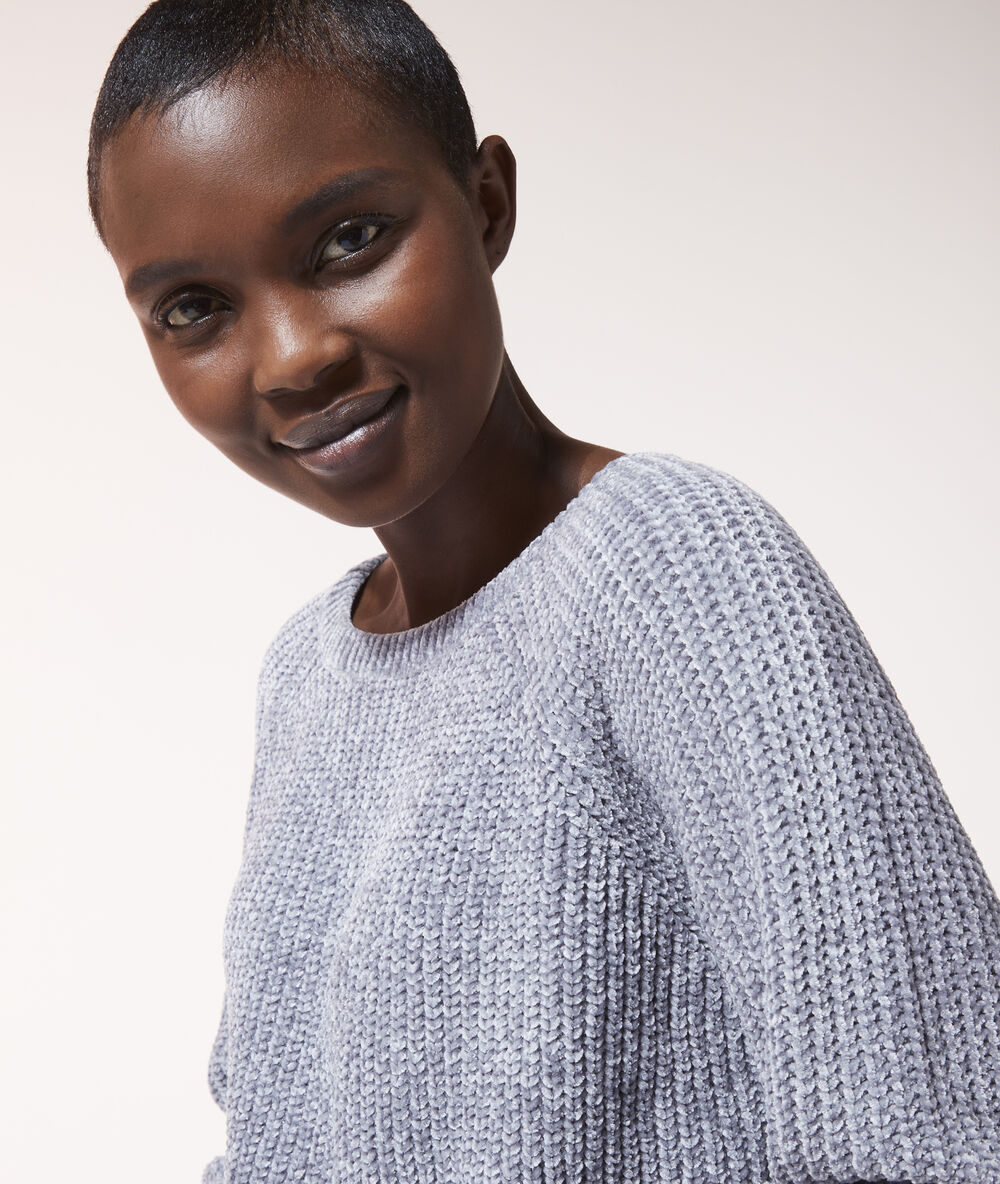 Pull en maille tricot gris chine.
