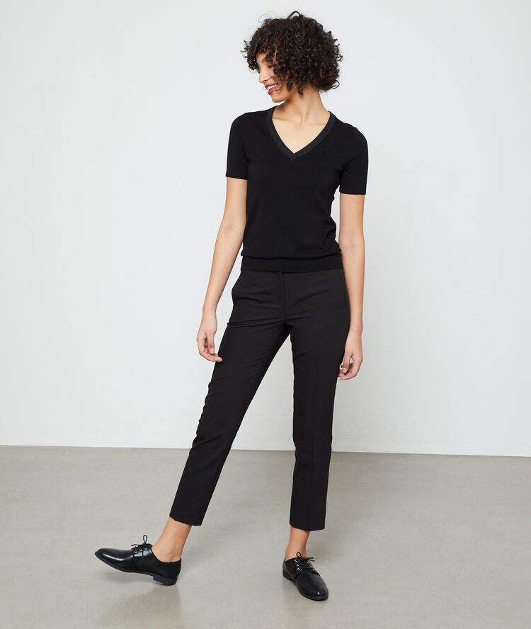 Pull manches courtes en maille fine noir.