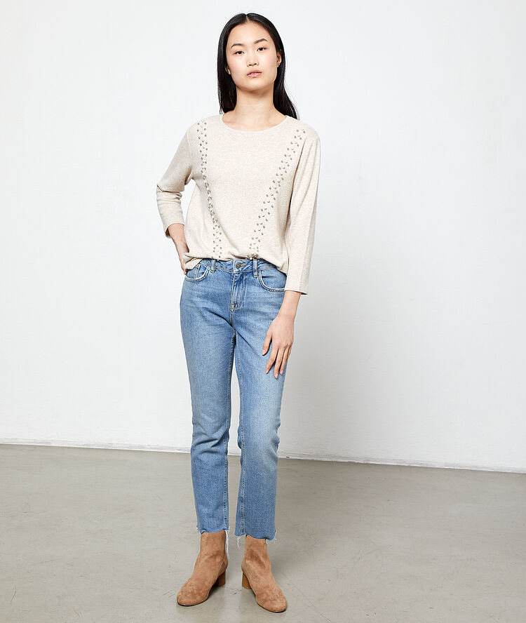 Top maille douce à perles beige rose.