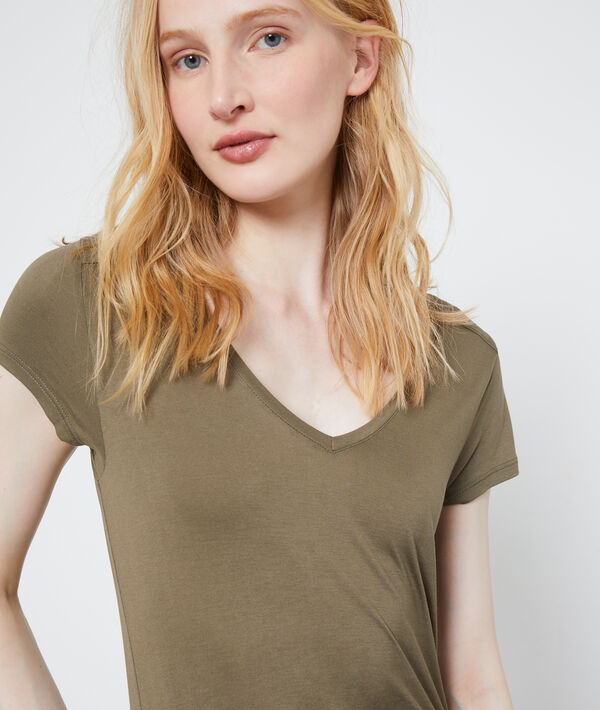 T-shirt col v kaki.