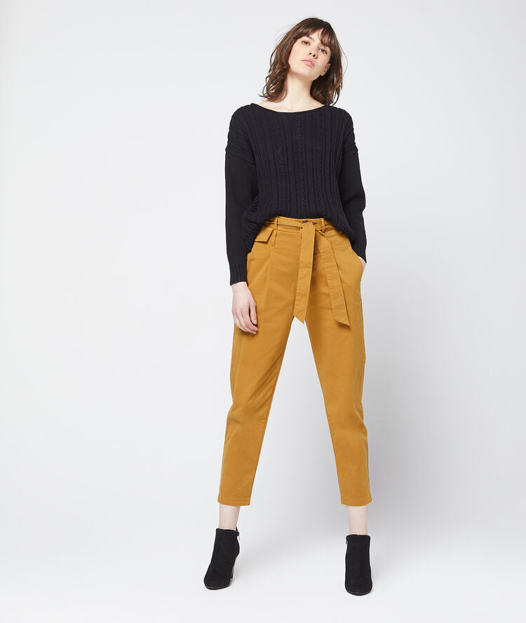 Pantalon carotte à nouer en coton moutarde.