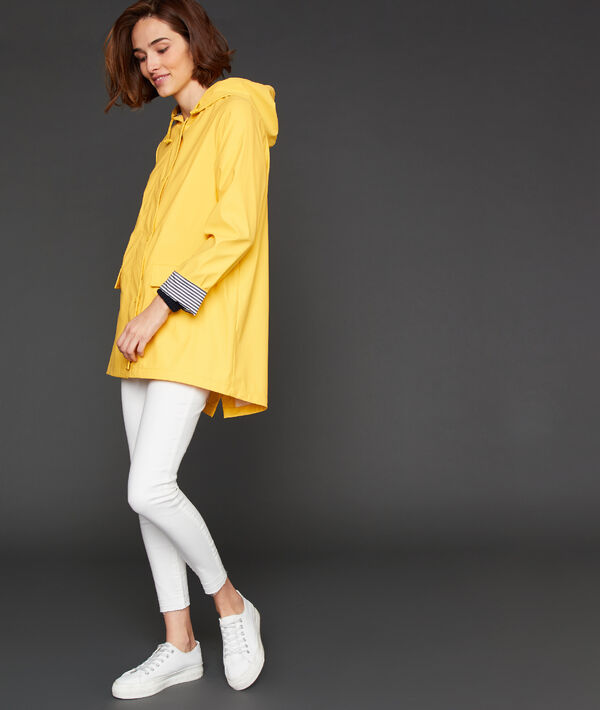 Imperméable à capuche soleil.
