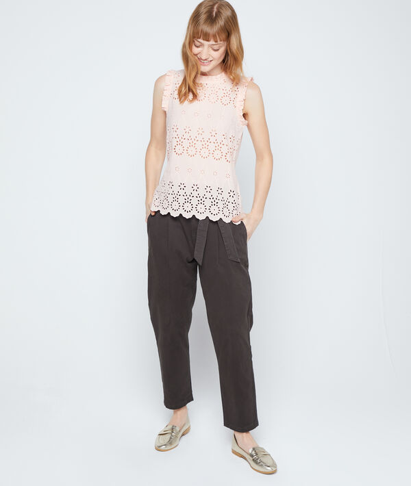 Top à broderie anglaise en coton nude.