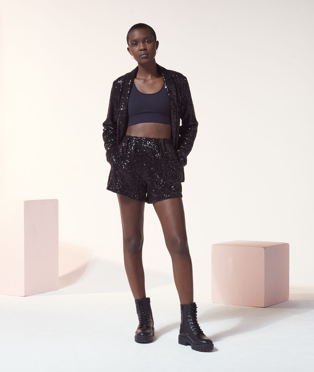 Short en sequins noir.