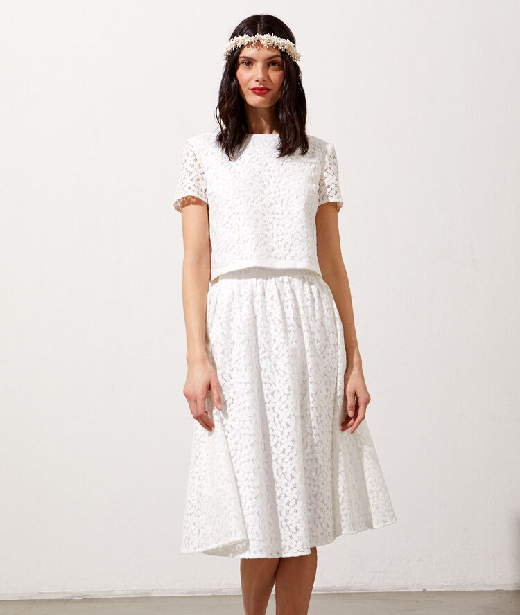 Crop top dos ouvert en dentelle ecru.