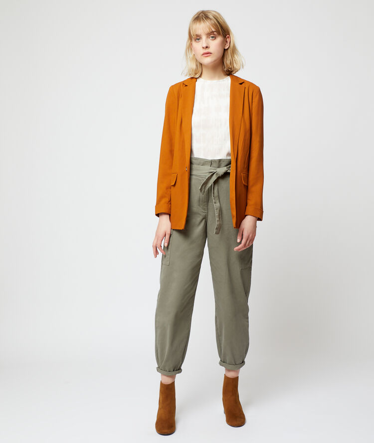 Veste de tailleur camel.