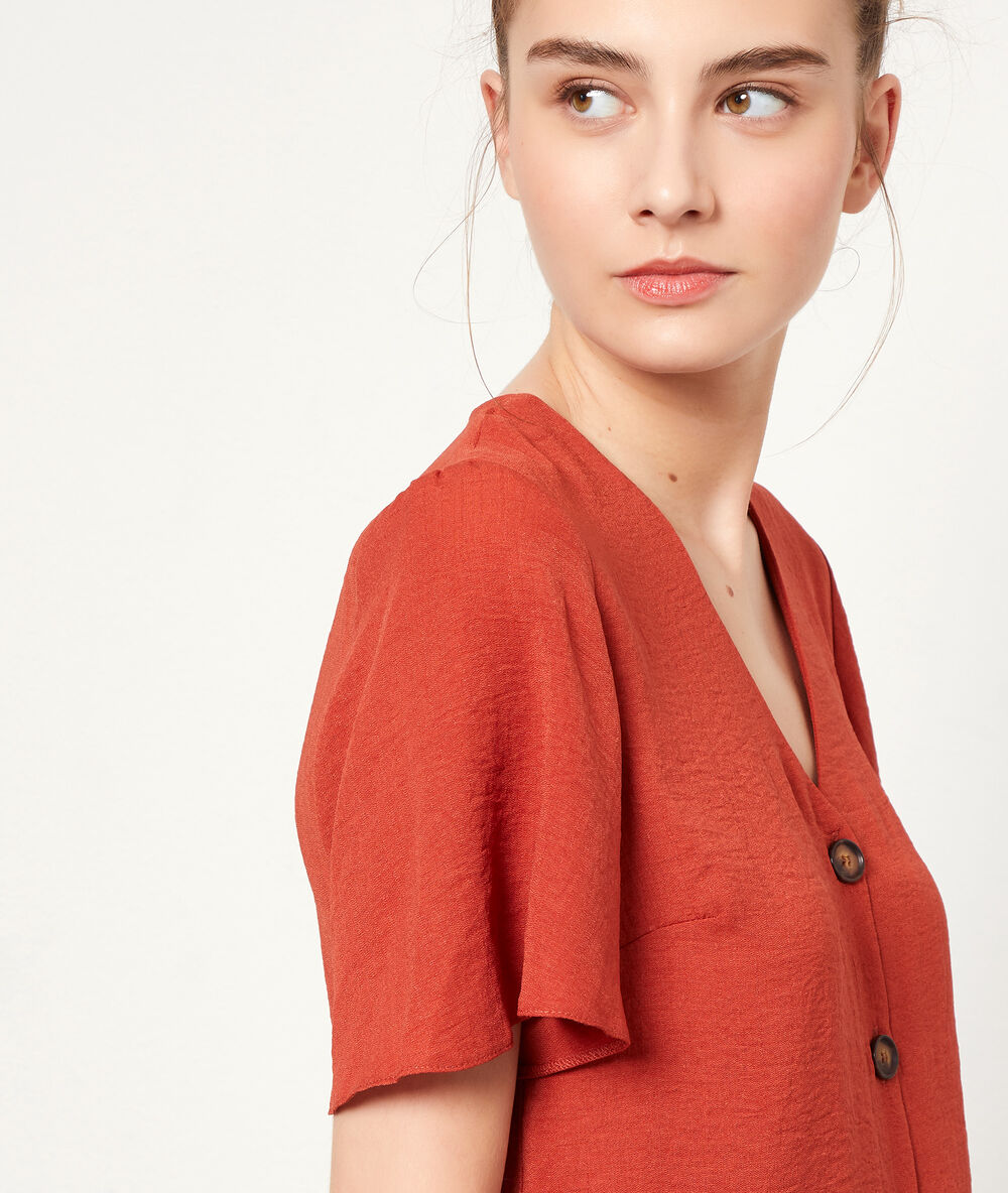 Blouse boutonnée brique.