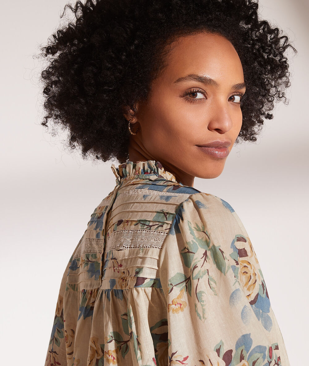 Blouse manches ballon imprimé fleuri ecru.