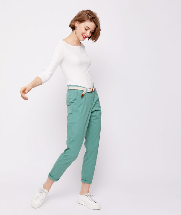 Pantalon court ceinturé en coton bio celadon.
