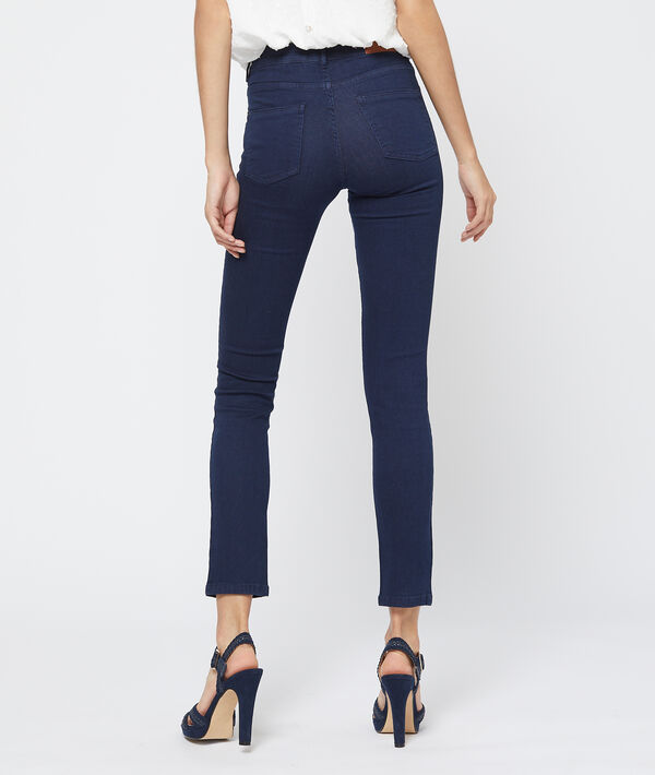 Jean slim bleu.