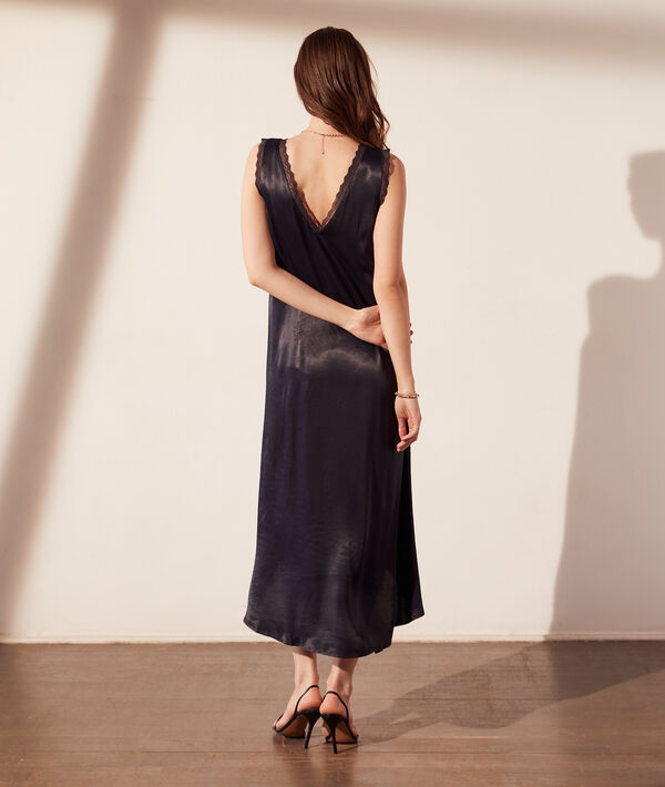 Robe longue satinée détails en dentelle Robe longue satinée détails en dentelle