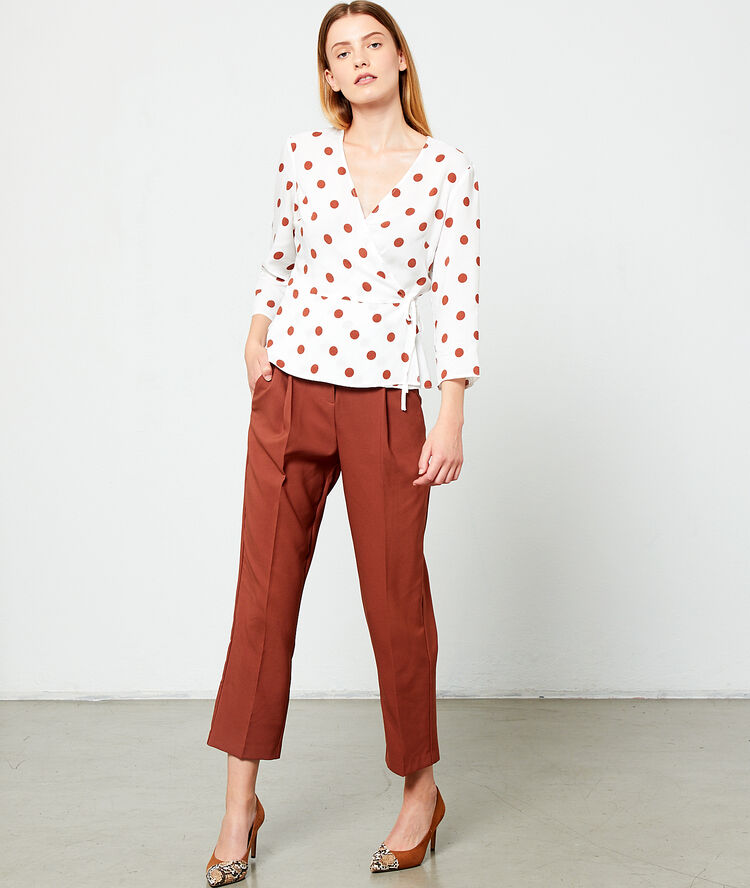 Blouse cache-coeur à pois ecru.