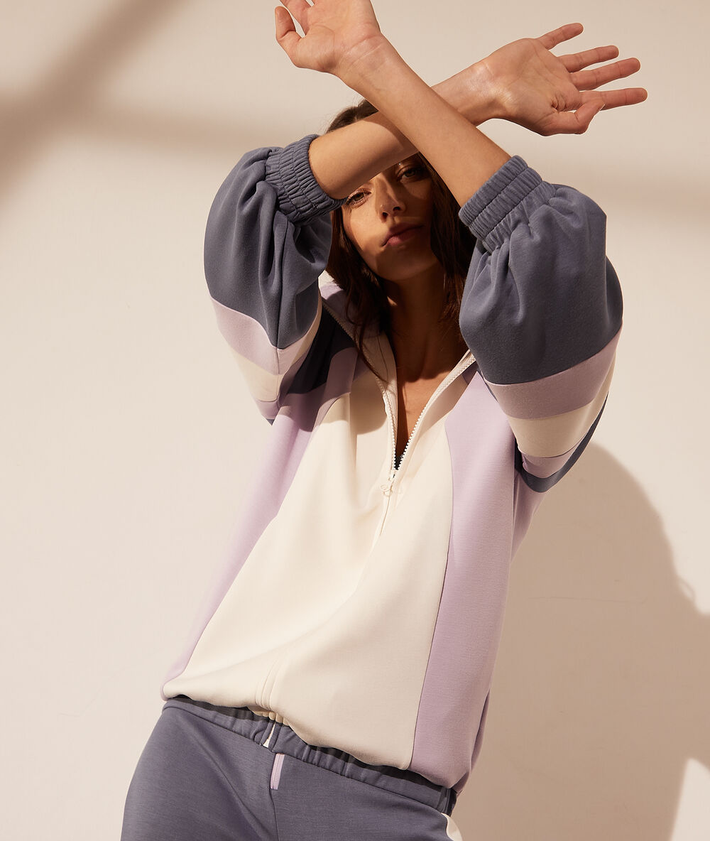 Veste col montant zippé, manches ballon lilas.