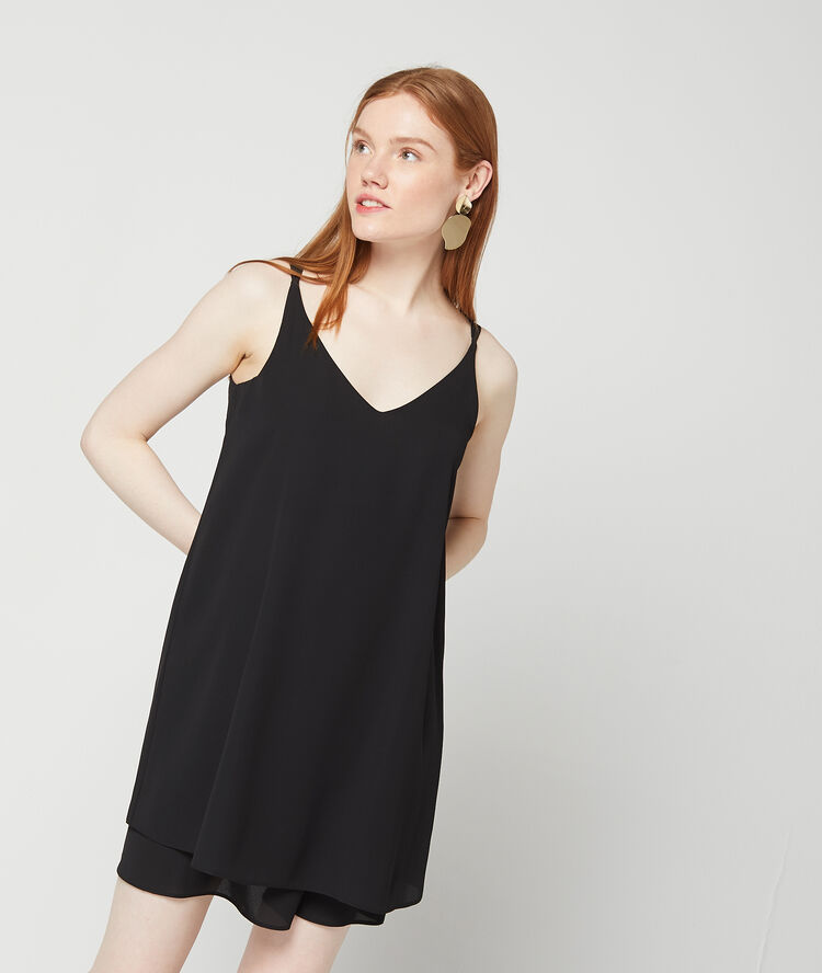 Robe fluide à bretelles noir.