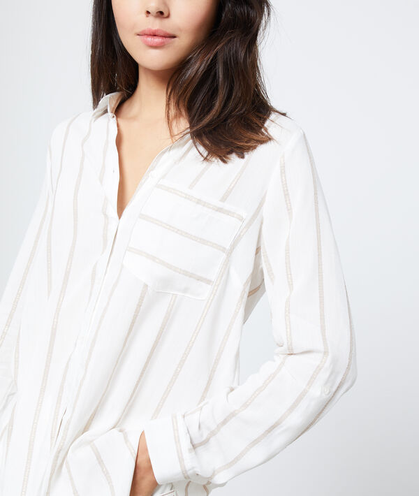 Chemise à rayures ecru.