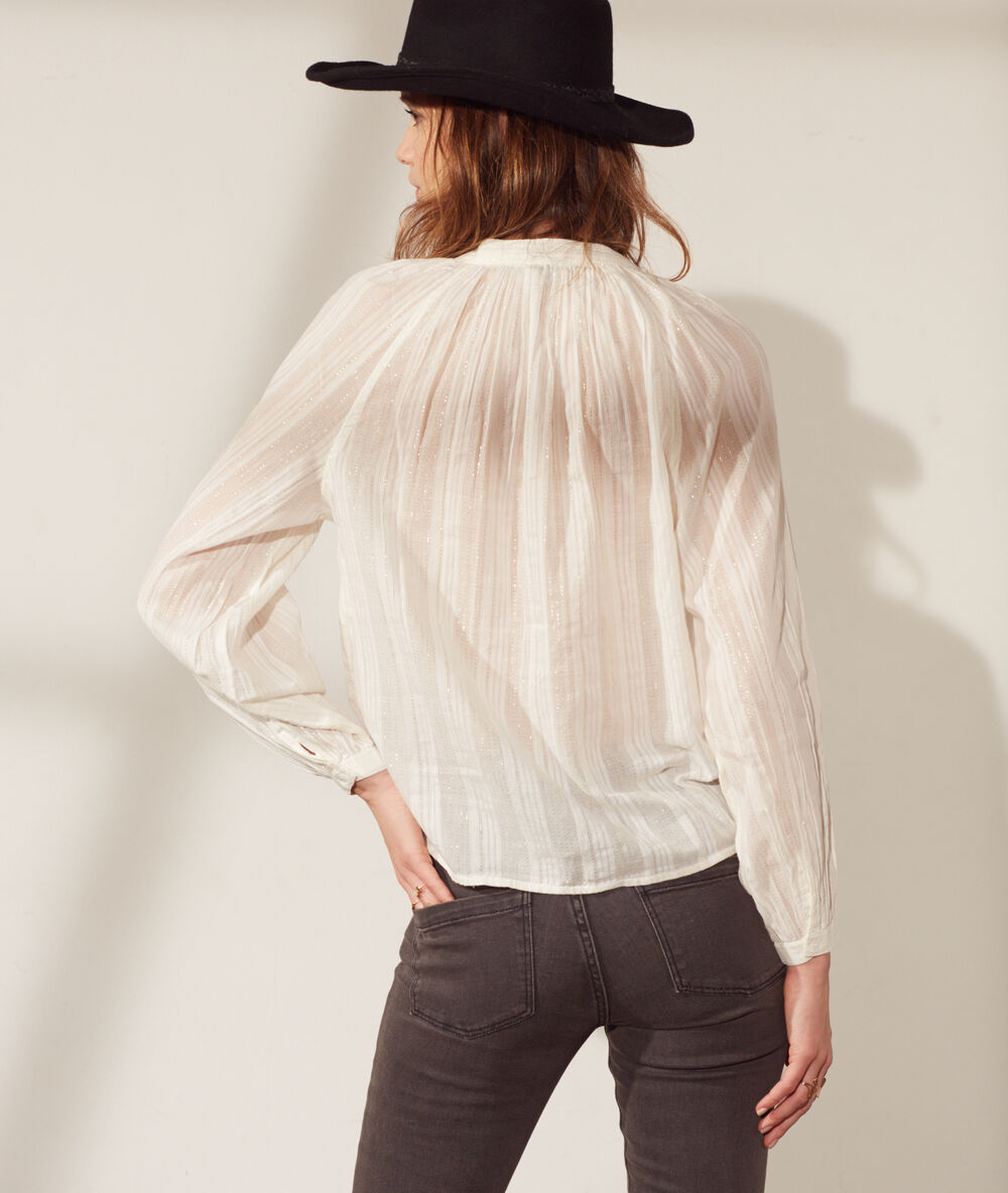 Blouse à rayures métallisées ecru.