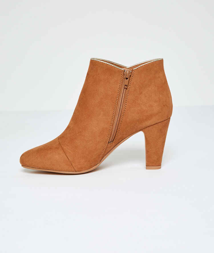 Bottines à talon effet daim camel.
