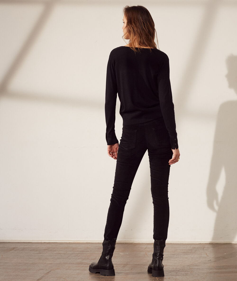 Gilet en maille fine noir.