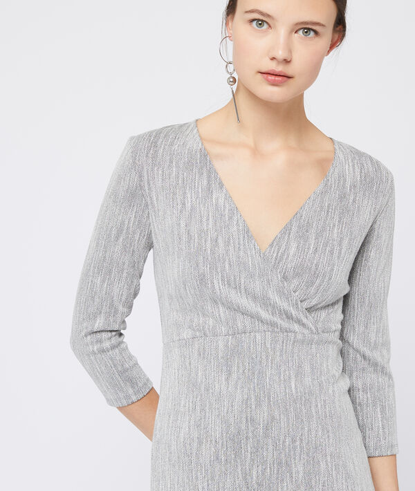 Robe longue à fils métallisés ecru.