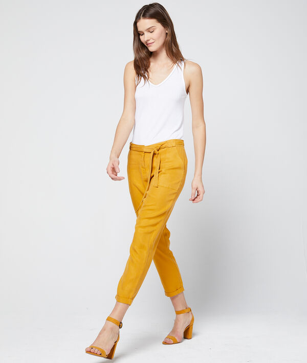 Pantalon carotte ceinturé en tencel® curry.