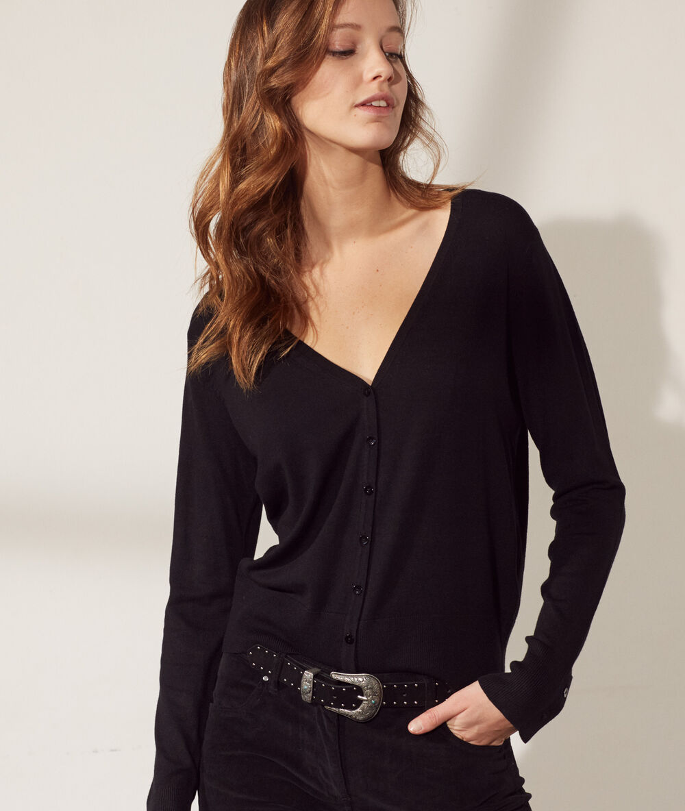 Gilet en maille fine noir.