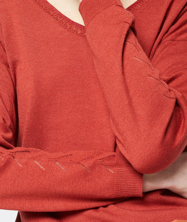 Pull col v en maille fine rouille.