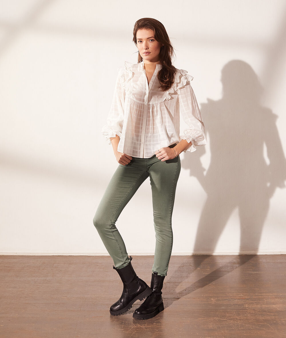 Blouse avec volants sur les manches ecru.