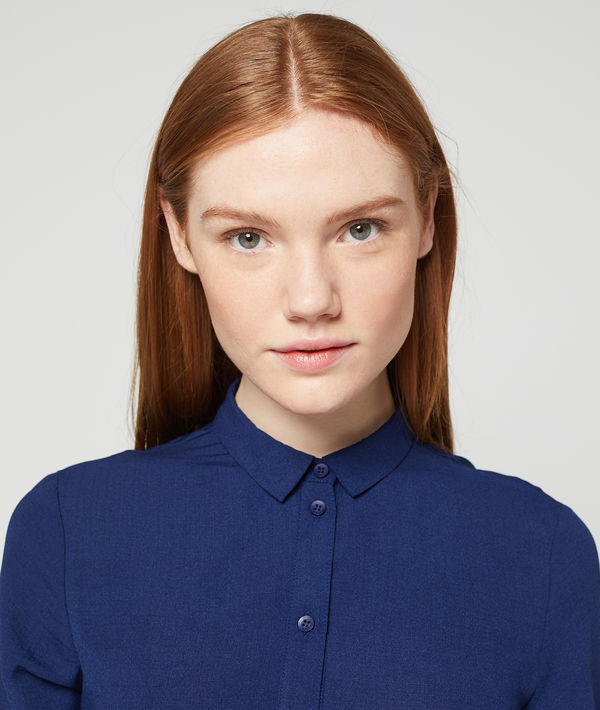 Robe chemise fluide marine.