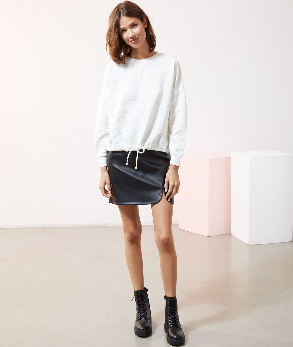 Sweat-shirt à nouer ecru.