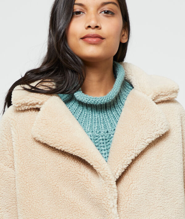 Manteau long effet peau lainée beige rose.