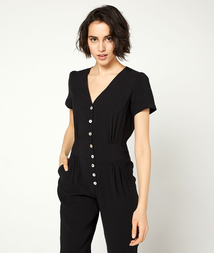Combinaison boutonnée noir.