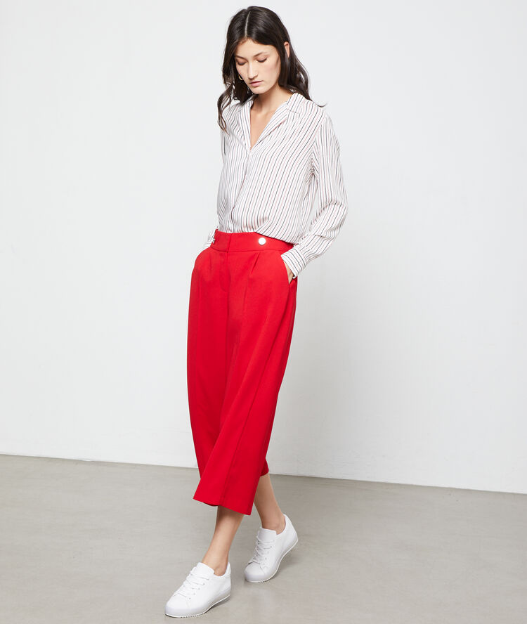 Pantalon flare carmin.