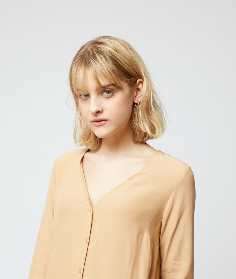 Robe chemise camel clair.