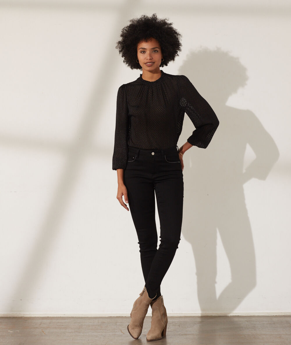 Jean slim effet push-up noir.