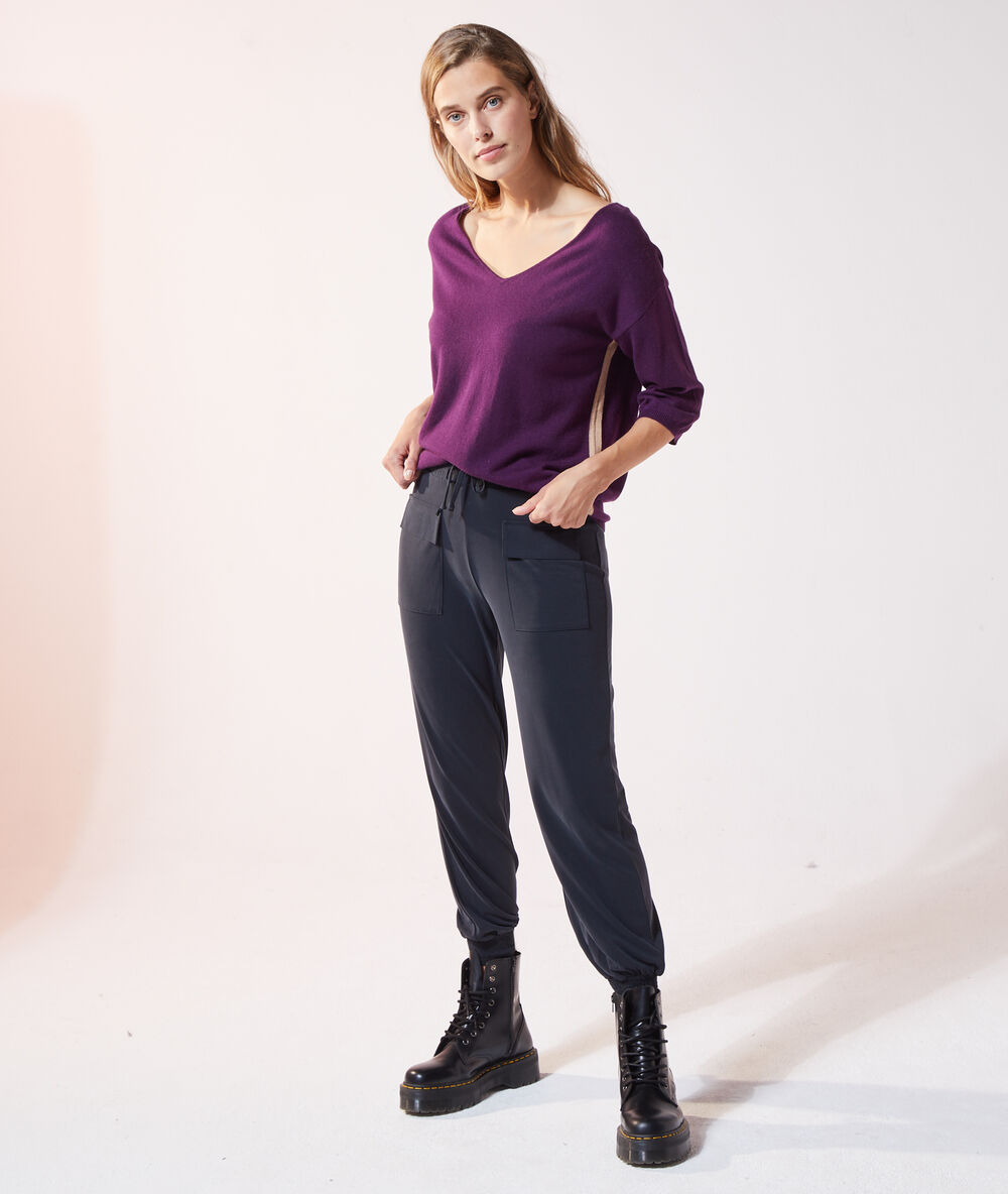 Pull col v en maille fine prune.