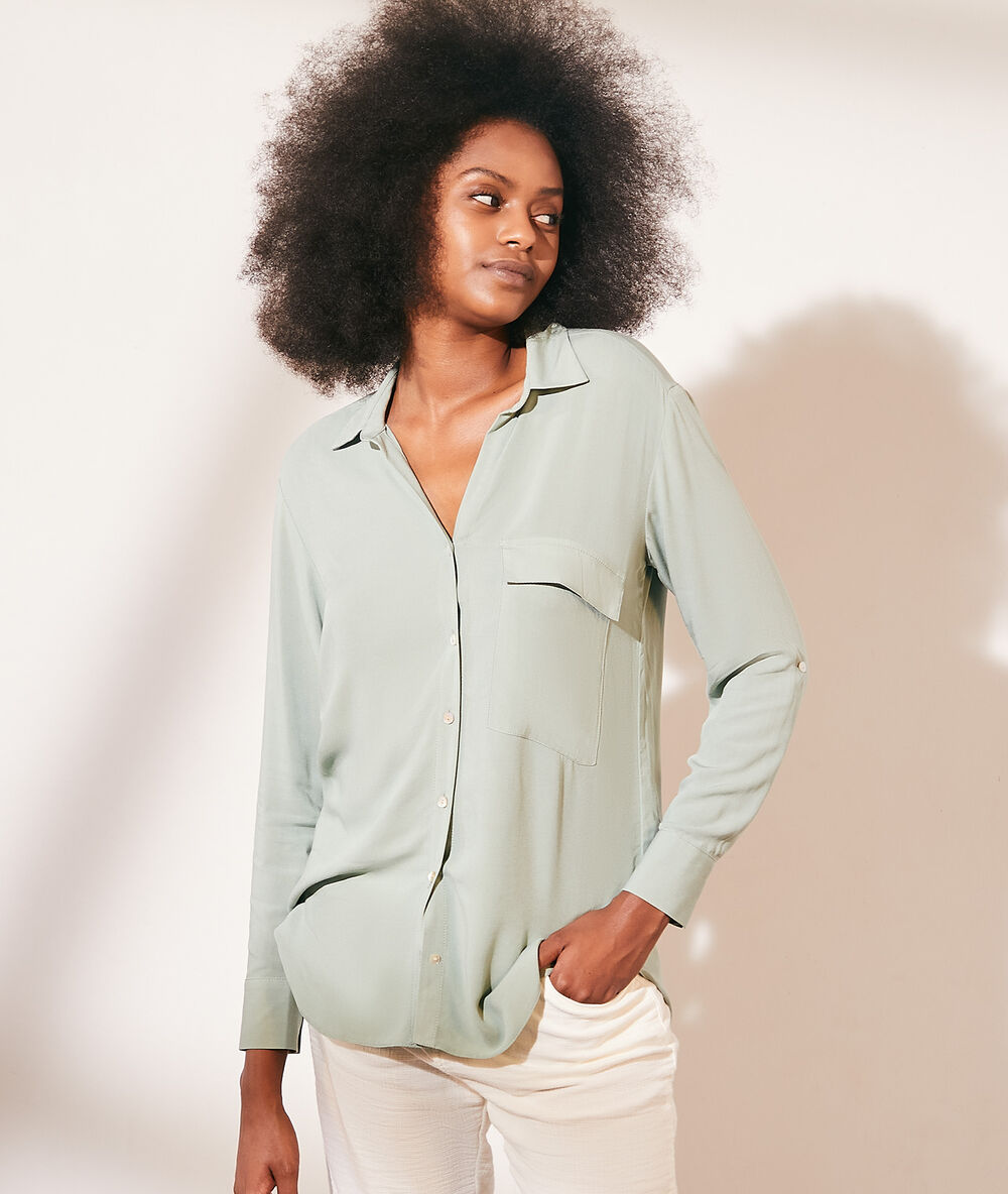 Chemise avec poche glacier.