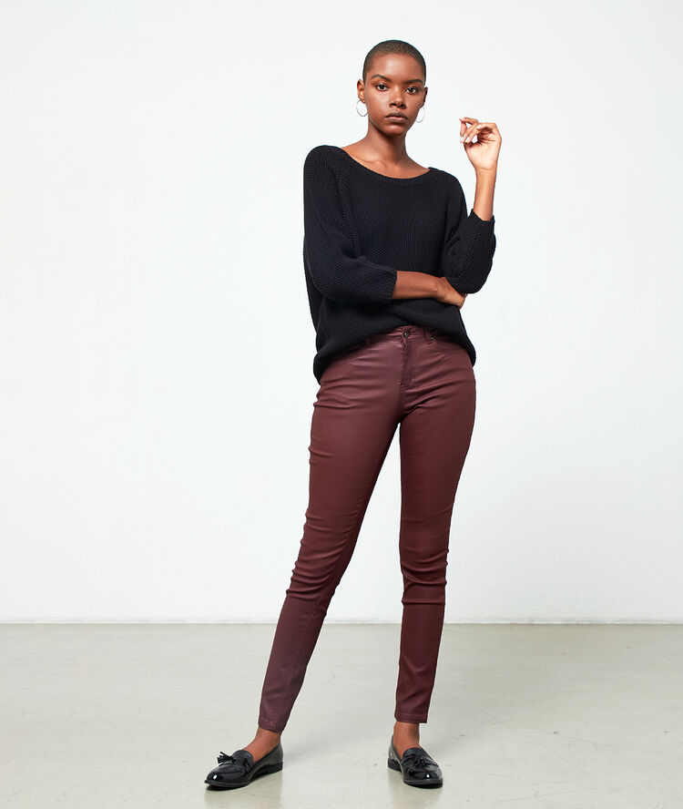 Jean slim enduit bordeaux.