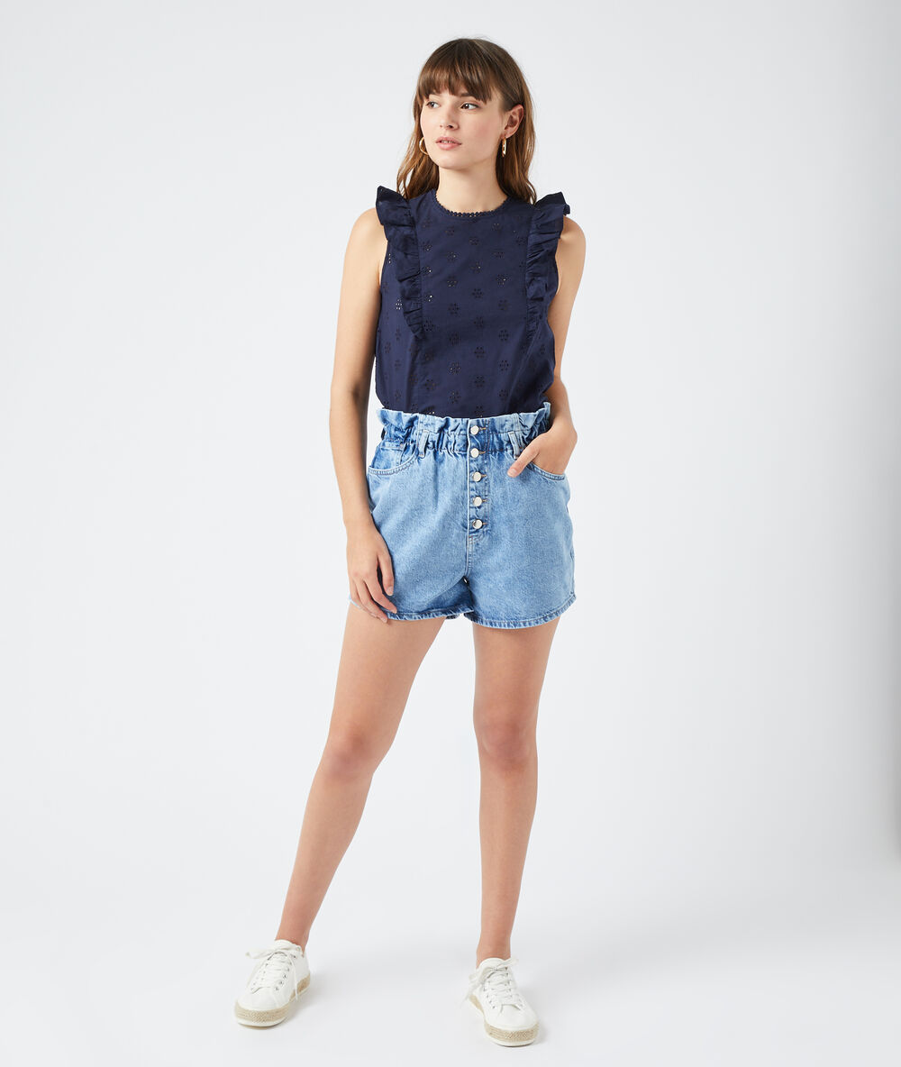 Blouse en guipure marine.