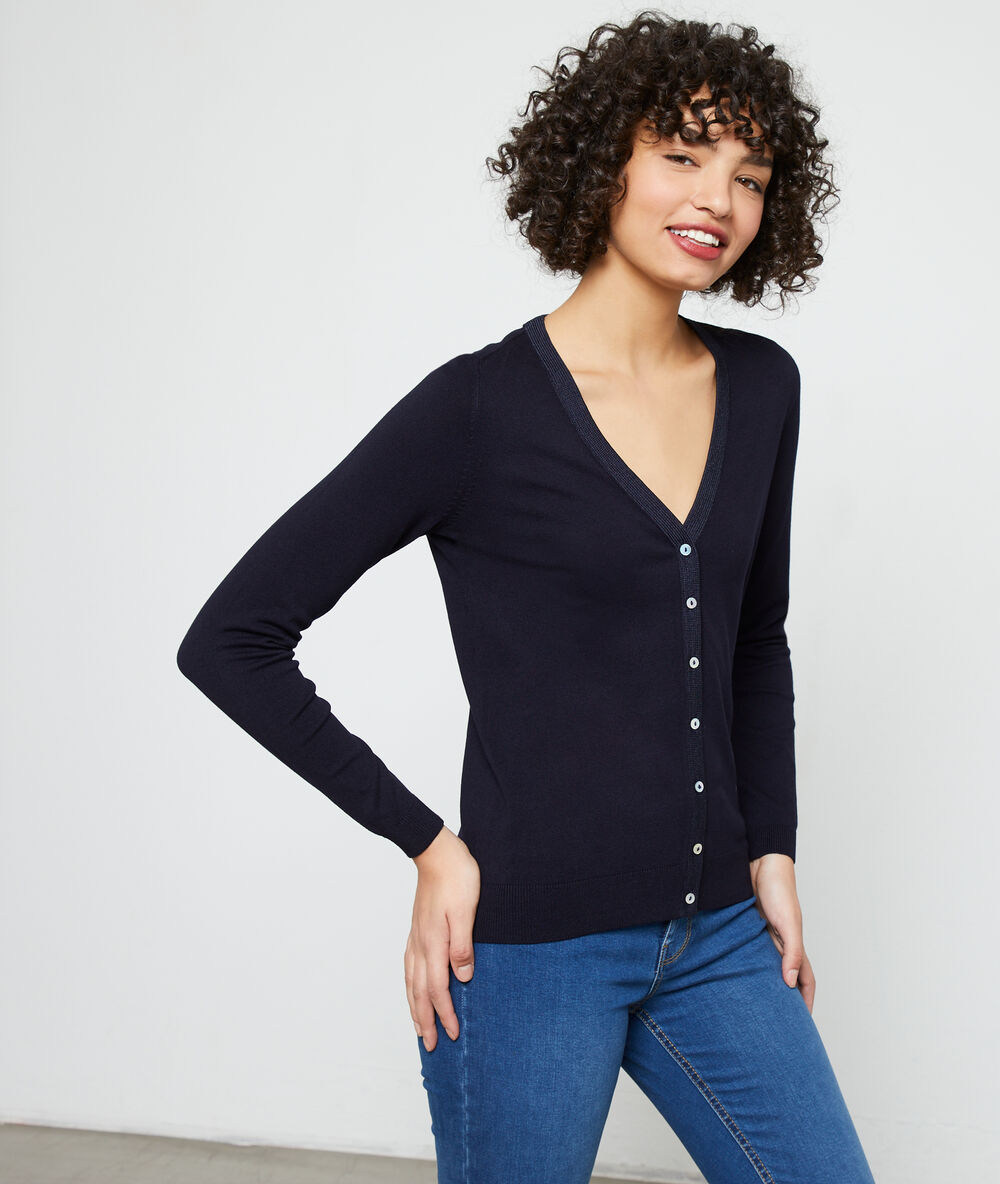 Cardigan en maille fine marine.