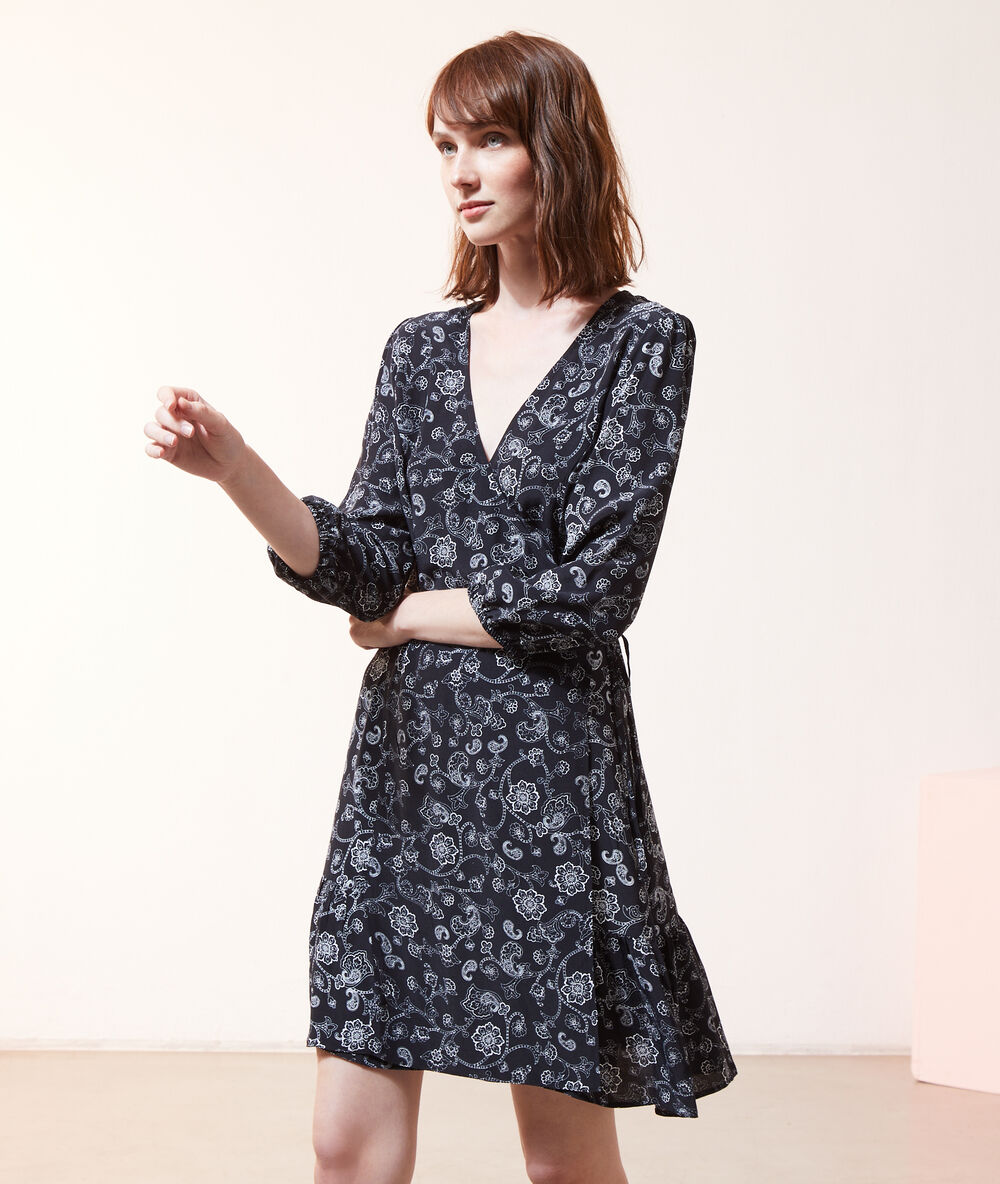 Robe cintrée imprimé fleuri noir.