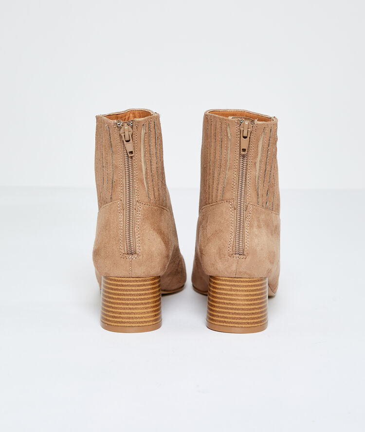 Bottines effet daim beige rose.