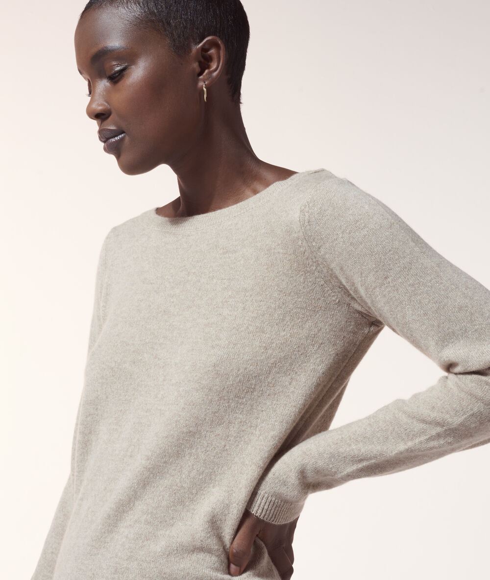 Robe-pull en cachemire camel.